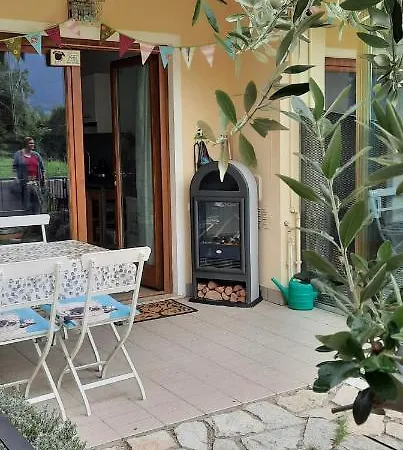 Carlino Giardino E Piscina By Garda Domus Mea Appartement