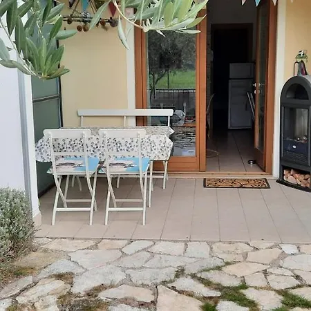 Carlino Giardino E Piscina By Garda Domus Mea Apartman *