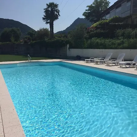 Carlino Giardino E Piscina By Garda Domus Mea *