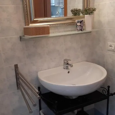 Carlino Giardino E Piscina By Garda Domus Mea Pieve